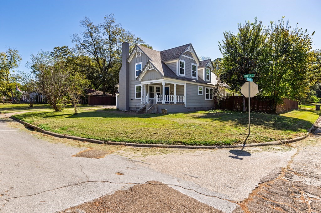 421 House Street Lufkin, TX 75904 - Photo 43 of 46 a view of a house with a swimming pool