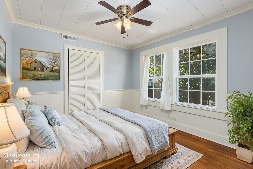 421 House Street Lufkin, TX 75904 - Photo 9 of 46 a bedroom with a bed and a window