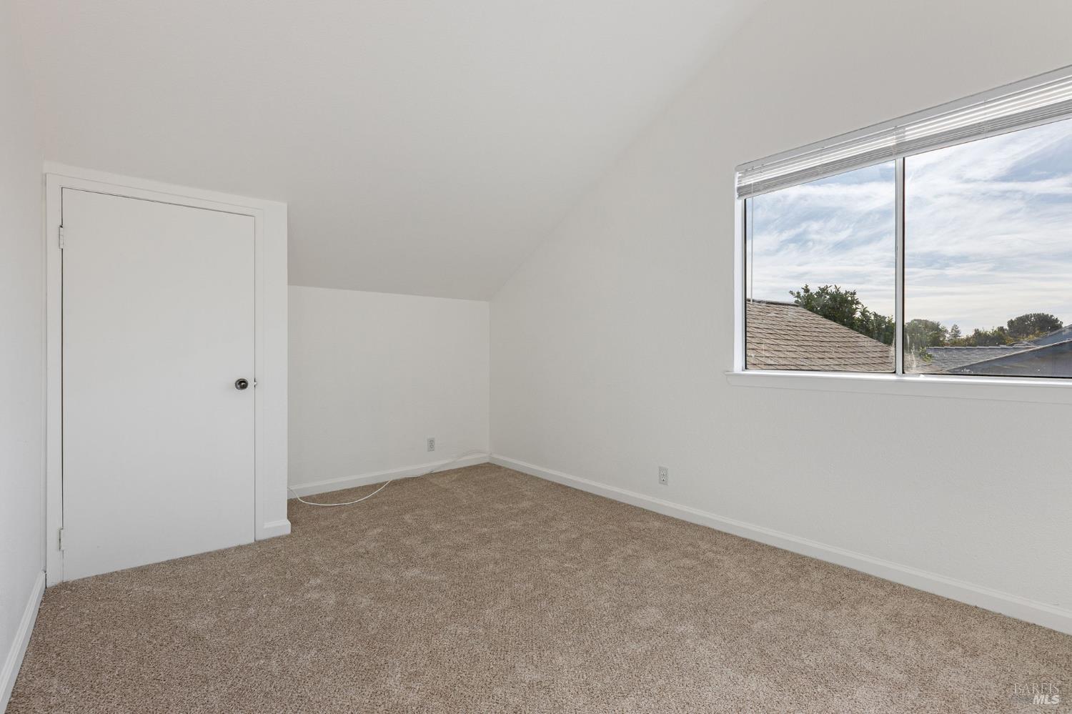 570 Berkeley Way Fairfield, CA 94533 - Photo 25 of 34 an empty room with a window