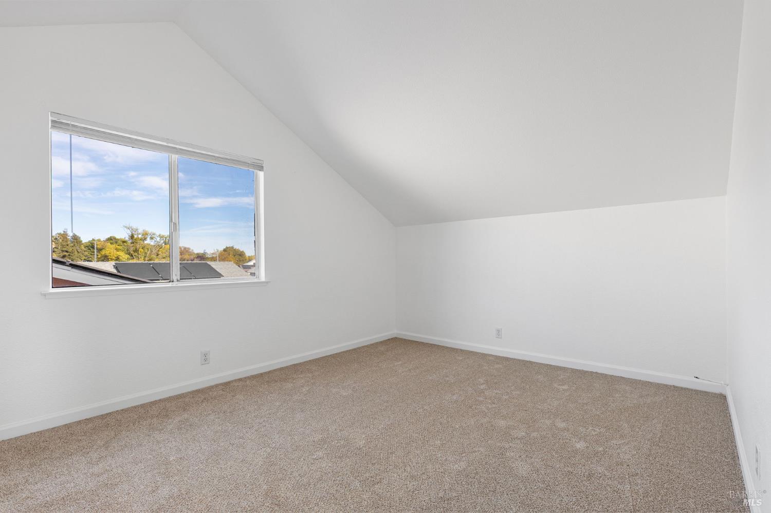 570 Berkeley Way Fairfield, CA 94533 - Photo 28 of 34 an empty room with windows