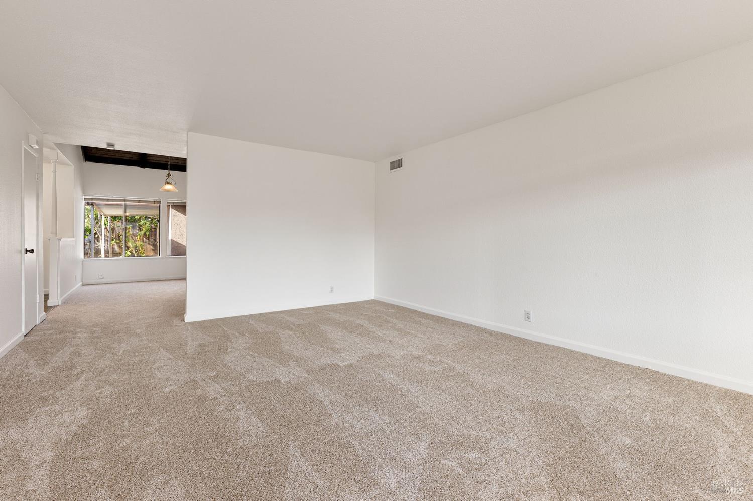 570 Berkeley Way Fairfield, CA 94533 - Photo 6 of 34 an empty room with a window