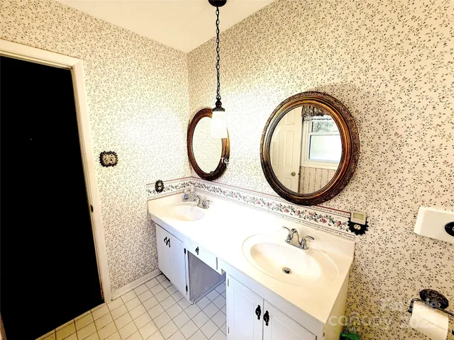 $485,000 | 516 Averys Crk Road, Arden, NC 28704