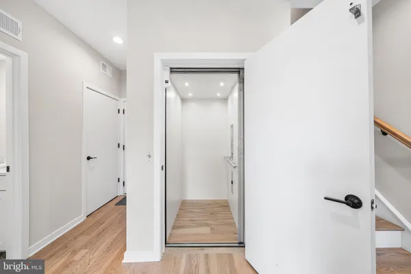 $1,299,999 | 3117 Pierview Lane, Philadelphia, PA 19125