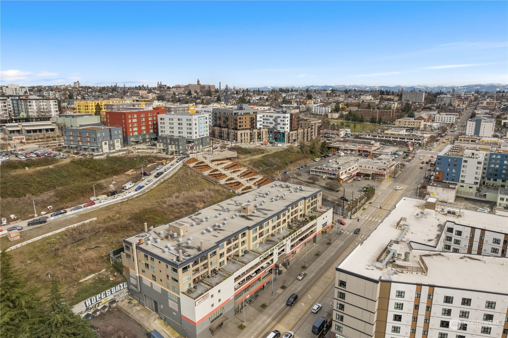 321 10th Avenue South, Unit 508 Seattle, WA 98104 - Photo 22 of 26 a view of a city