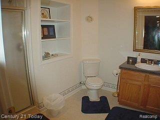 11237 Pinehurst Road Plymouth, MI 48170 - Photo 16 of 25 full bathroom.JPG