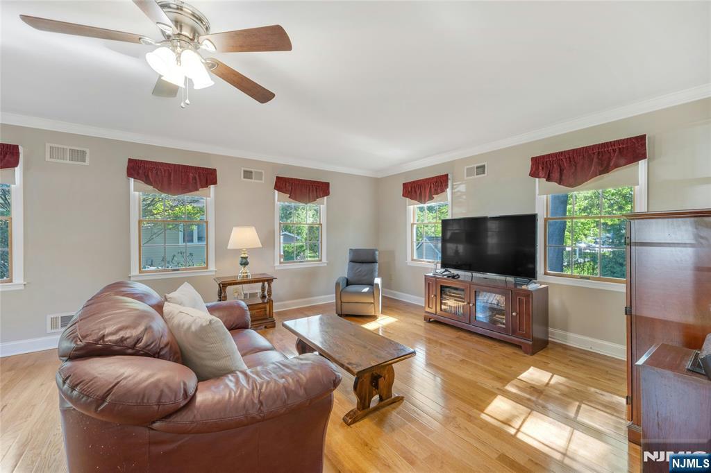 678 Millbrook Road River Edge, NJ 07661 - Photo 13 of 34