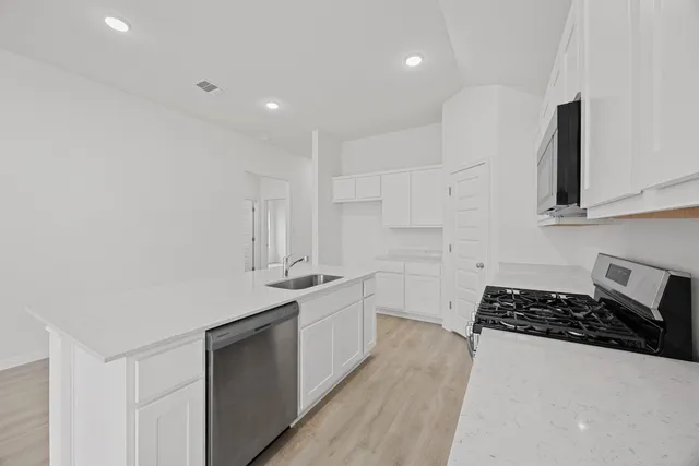 $279,875 | 327 Bendecido Loop, Elgin, TX 78621