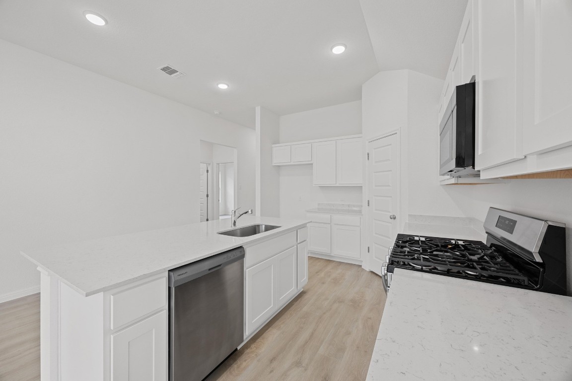 327 Bendecido Loop Elgin, TX 78621 - Photo 19 of 35