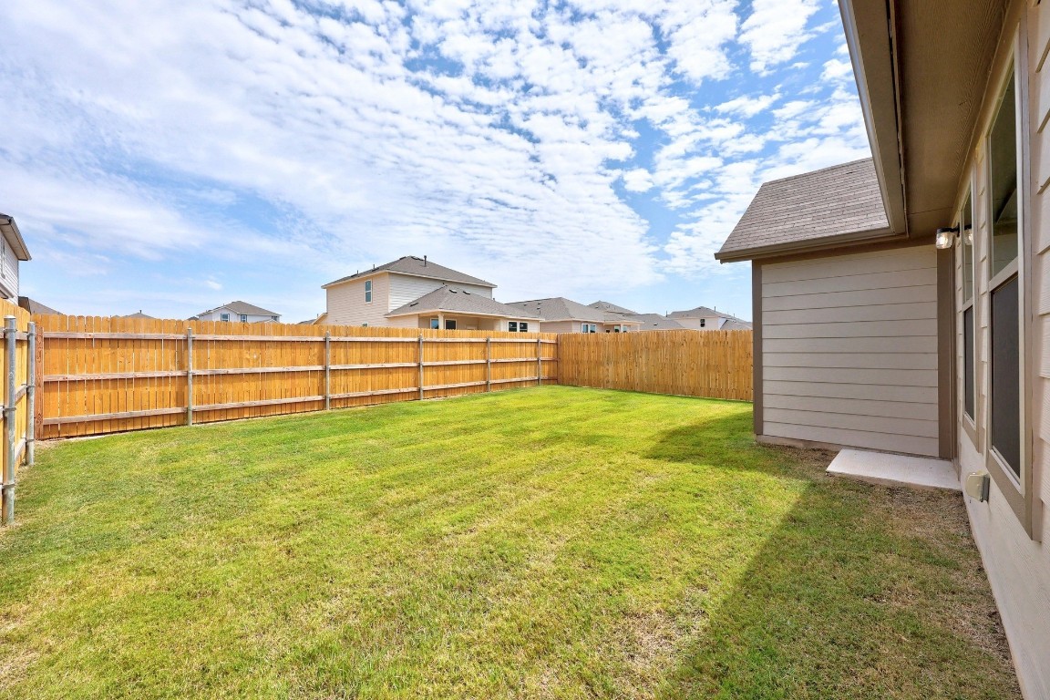 327 Bendecido Loop Elgin, TX 78621 - Photo 28 of 35