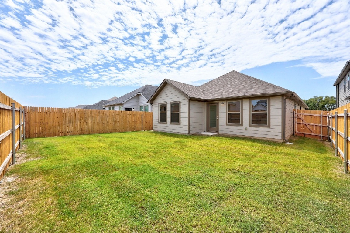 327 Bendecido Loop Elgin, TX 78621 - Photo 29 of 35