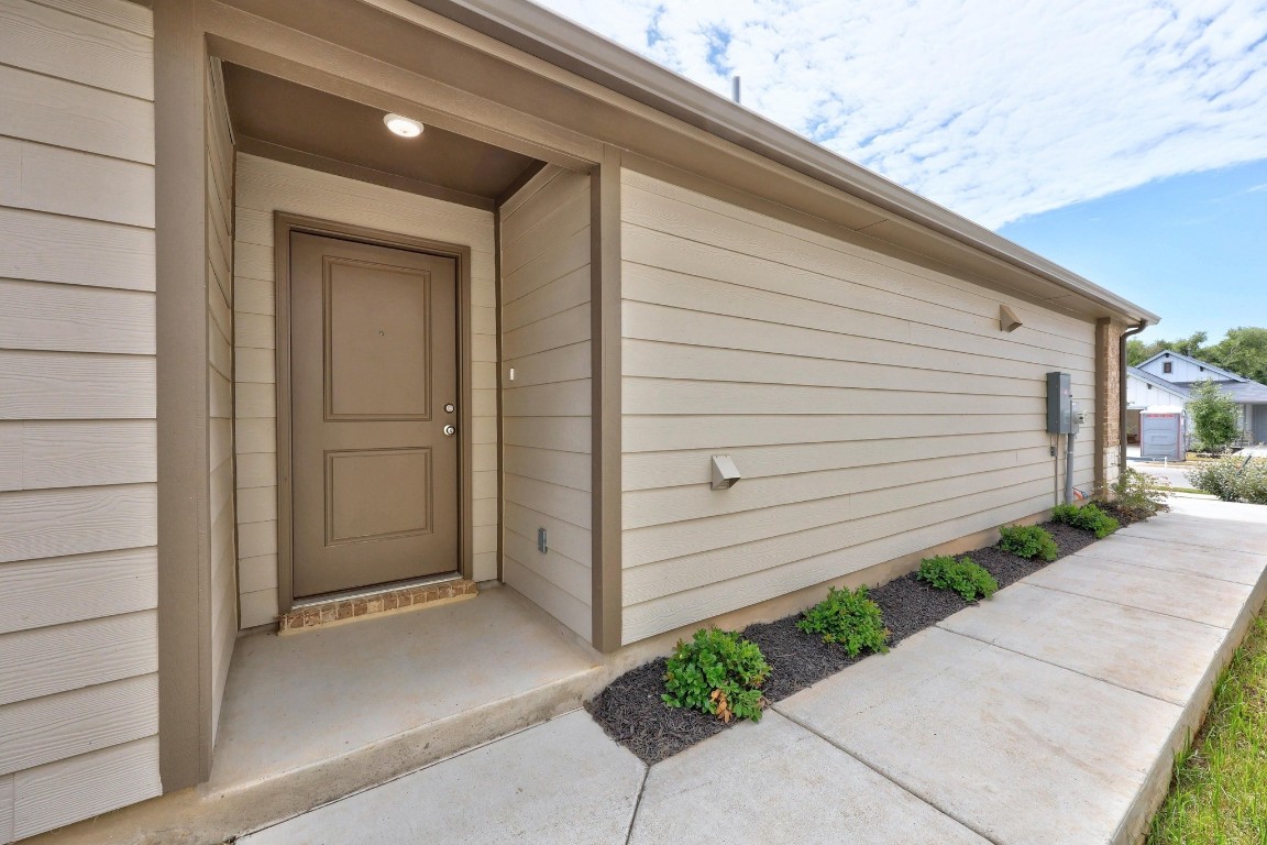 327 Bendecido Loop Elgin, TX 78621 - Photo 4 of 35