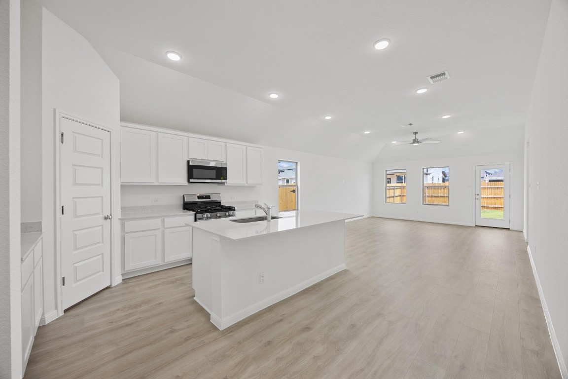 327 Bendecido Loop Elgin, TX 78621 - Photo 5 of 35