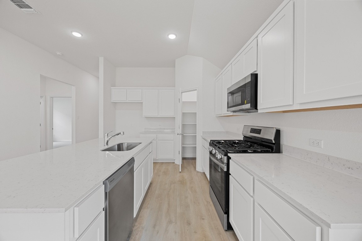 327 Bendecido Loop Elgin, TX 78621 - Photo 10 of 35