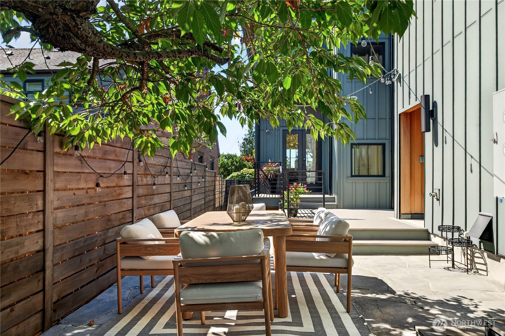 4021 West Raye Street Seattle, WA 98199 - Photo 10 of 39 Gallery Image 10