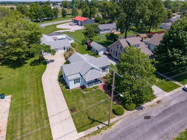 $238,000 | 207 West Vine Street, Brighton, IL 62012