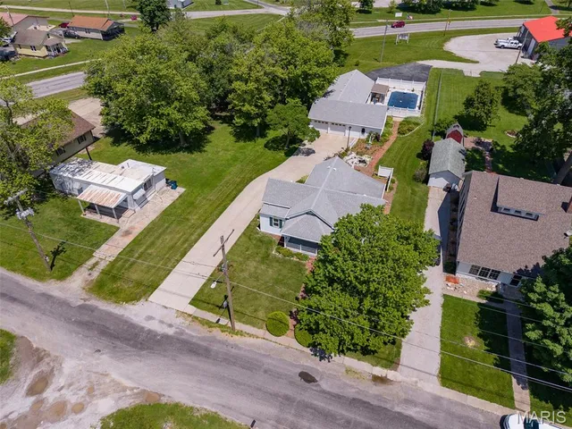 $238,000 | 207 West Vine Street, Brighton, IL 62012