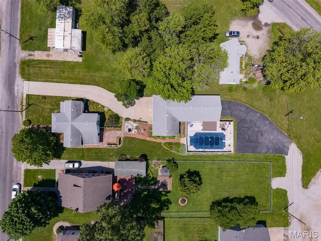 $238,000 | 207 West Vine Street, Brighton, IL 62012