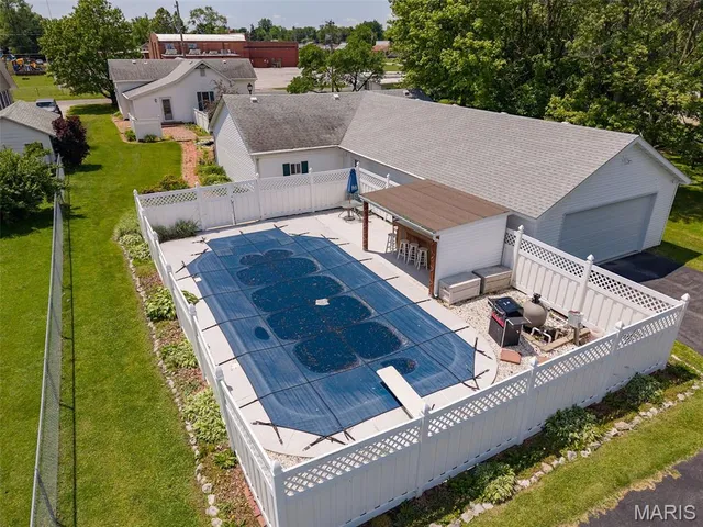 $238,000 | 207 West Vine Street, Brighton, IL 62012