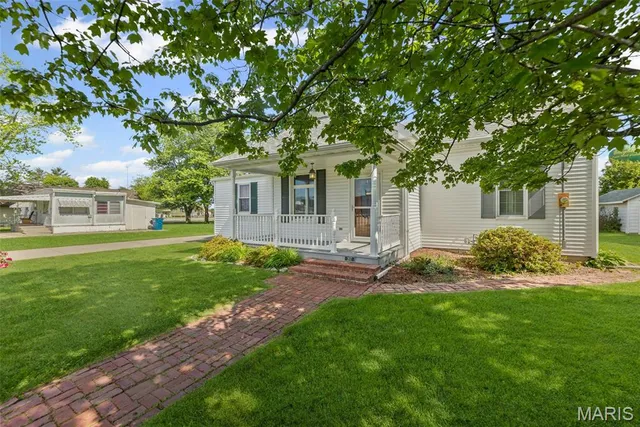 $238,000 | 207 West Vine Street, Brighton, IL 62012
