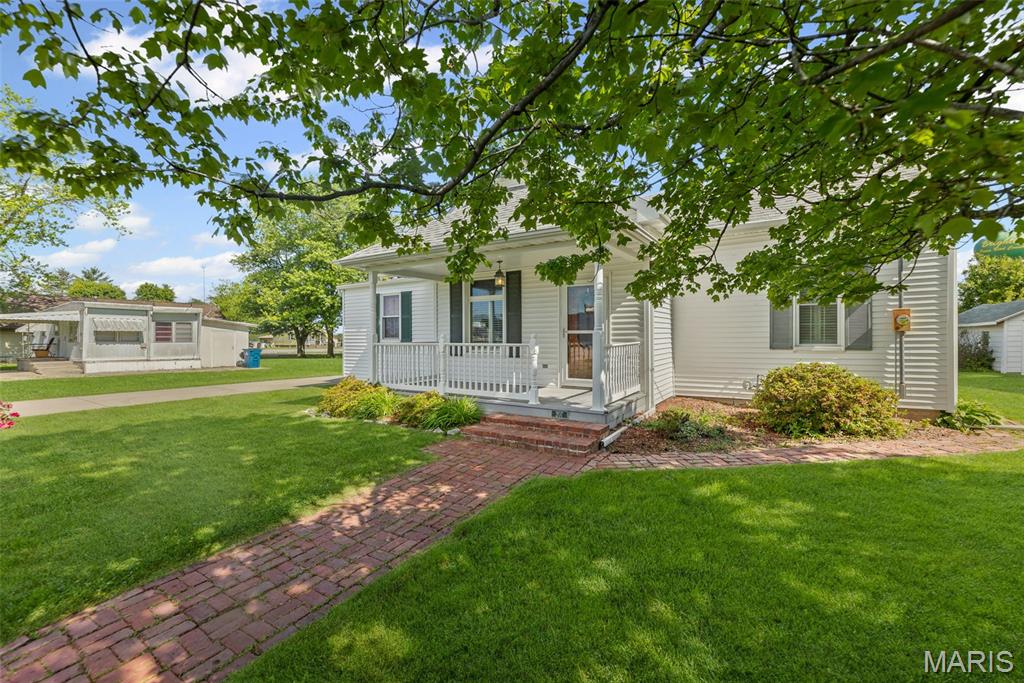 207 West Vine Street Brighton, IL 62012 - Photo 4 of 34