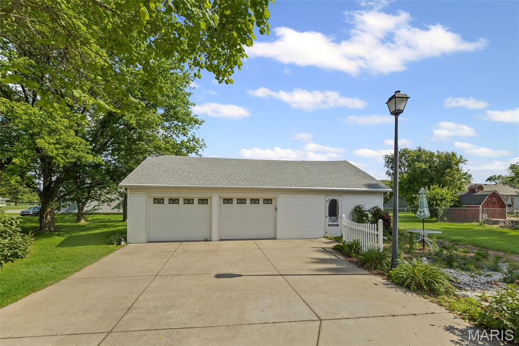 207 West Vine Street Brighton, IL 62012 - Photo 5 of 34