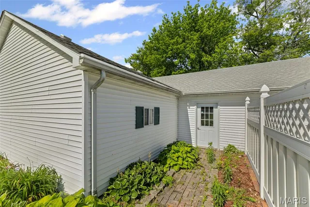 $238,000 | 207 West Vine Street, Brighton, IL 62012