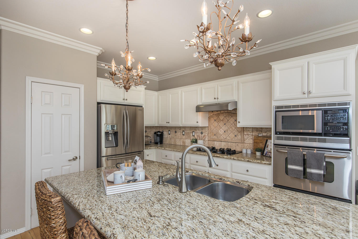 13790 Grindstone Court Moorpark, CA 93021 - Photo 16 of 37 13790 Grindstone Ct Moorpark-large-016-0