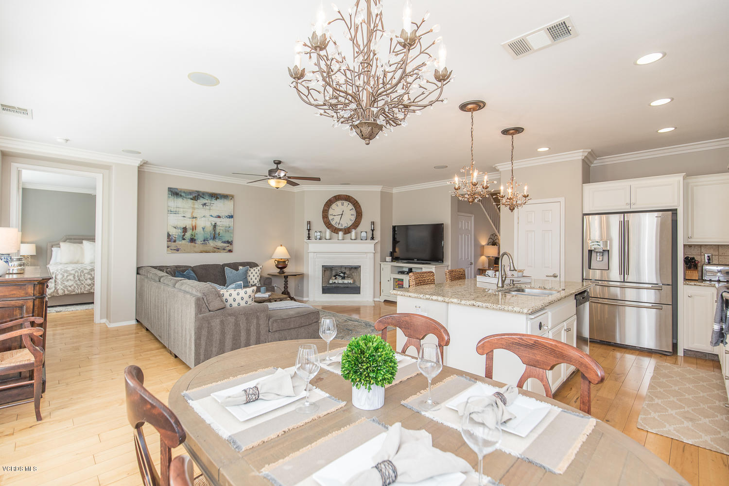 13790 Grindstone Court Moorpark, CA 93021 - Photo 17 of 37 13790 Grindstone Ct Moorpark-large-017-0