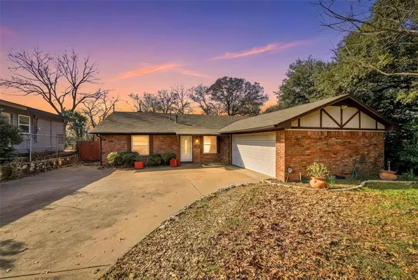 $2,300 | 3920 Sanguinet Street, Fort Worth, TX 76107