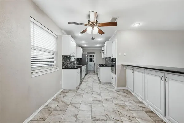 $2,300 | 3920 Sanguinet Street, Fort Worth, TX 76107