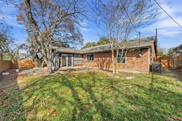 $2,300 | 3920 Sanguinet Street, Fort Worth, TX 76107