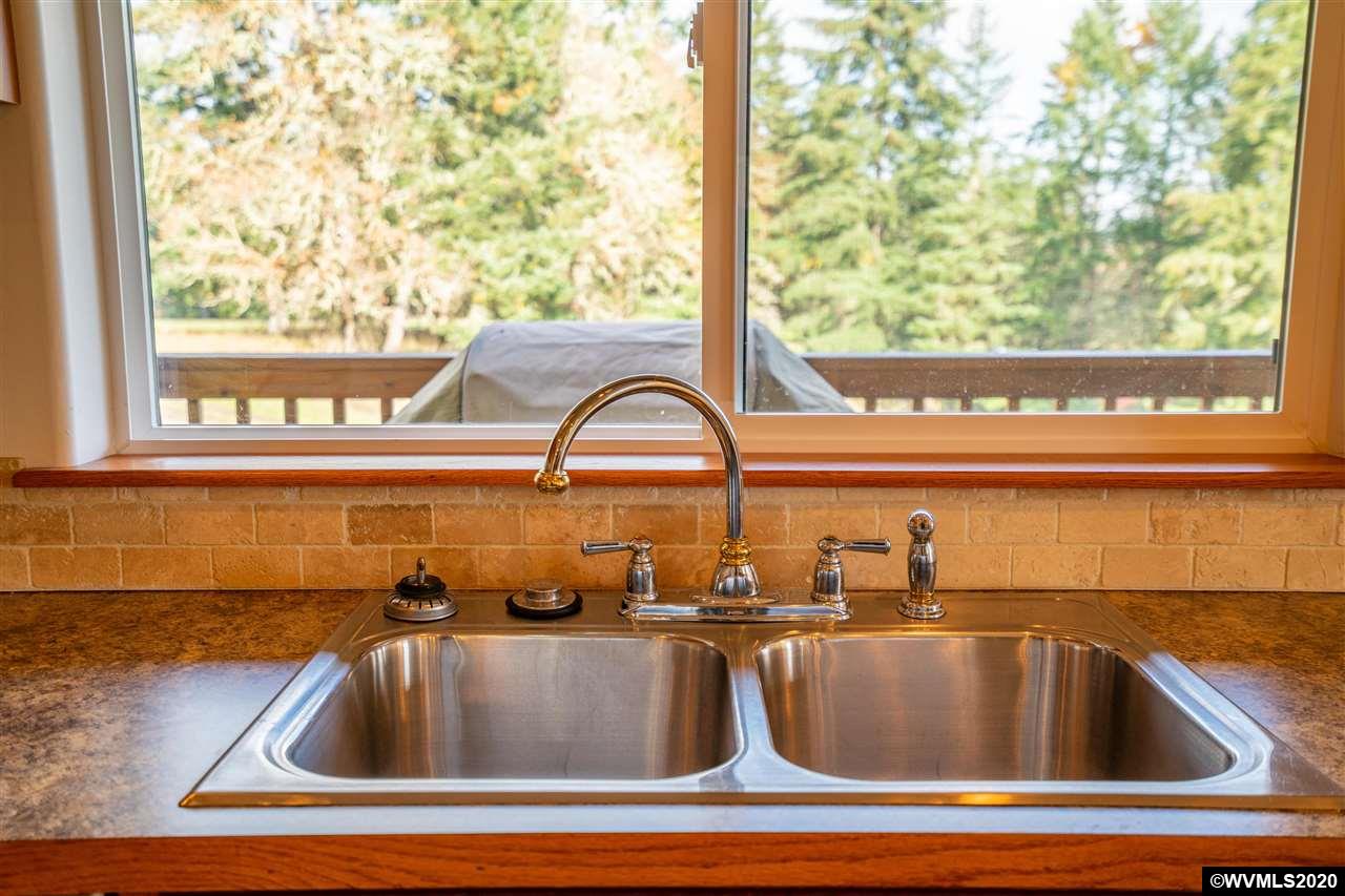2508 Liberty Road Dallas, OR 97338 - Photo 10 of 41