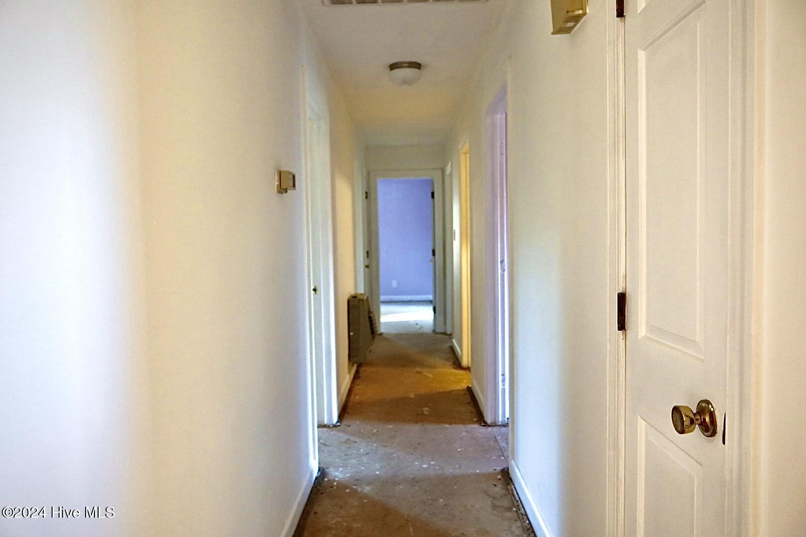 395 Washington Post Road New Bern, NC 28562 - Photo 8 of 17 Hallway