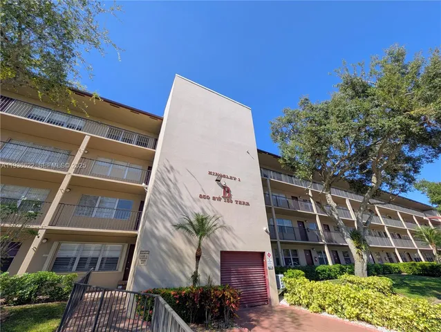 $1,800 | 850 Southwest 133rd Terrace, Unit 202B, Pembroke Pines, FL 33027