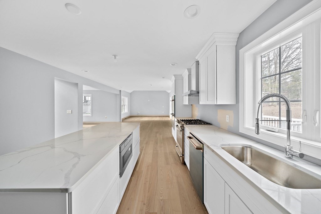 32 Constitution Way Hanover, MA 02339 - Photo 6 of 27 Gallery Image 6