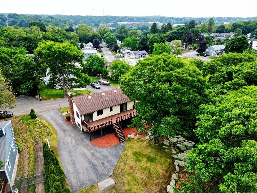 21 Honeysuckle Road Gloucester, MA 01930 - Photo 5 of 42 Gallery Image 5