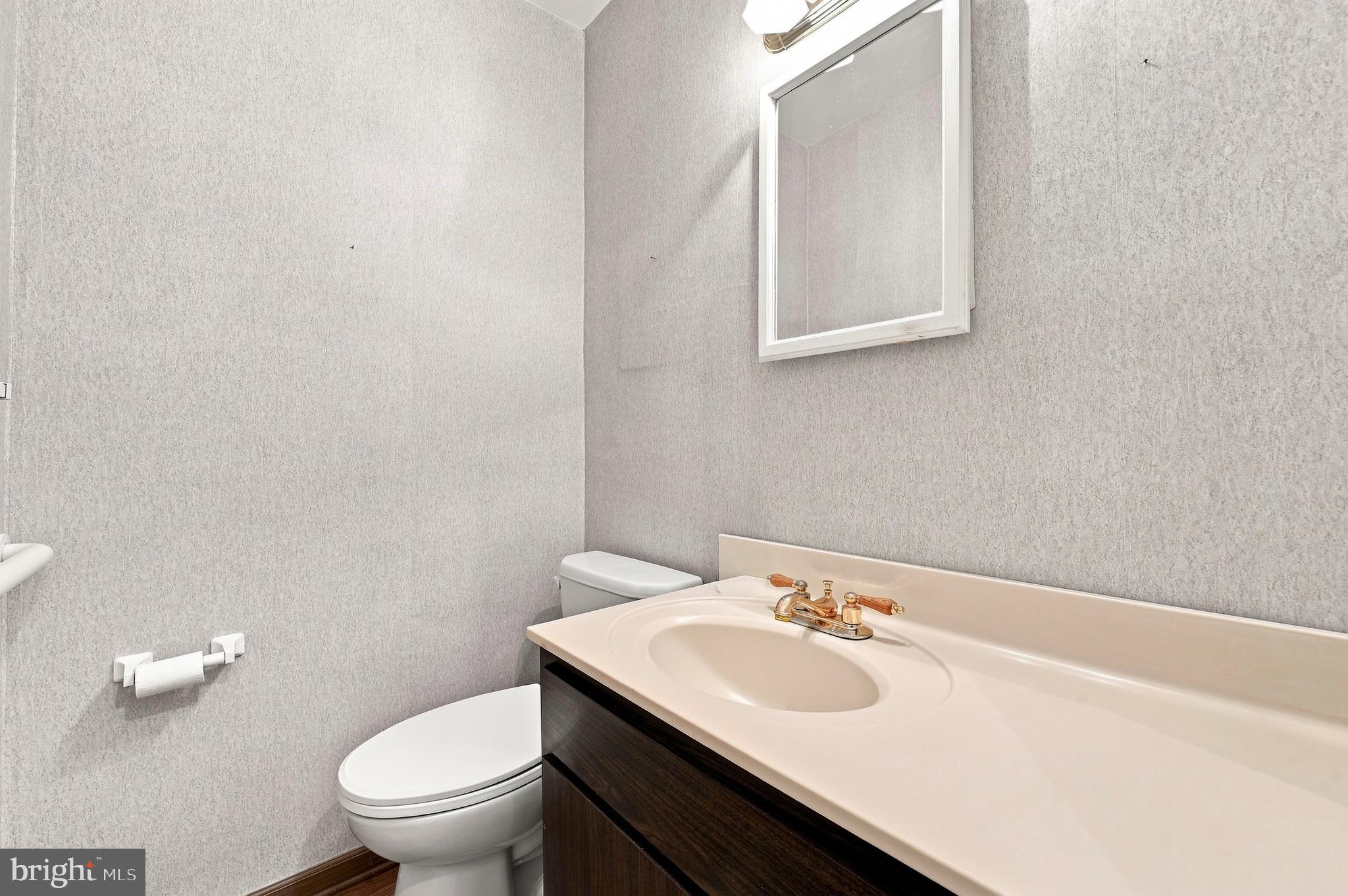 1435 Grace Road Swarthmore, PA 19081 - Photo 8 of 15 Powder room