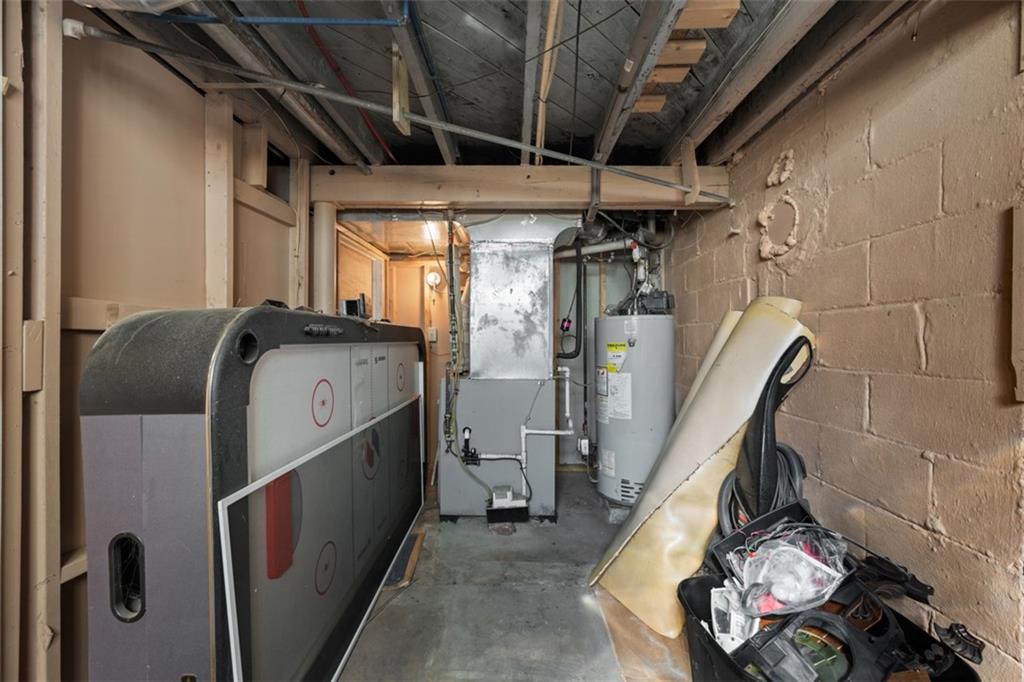 254 Ridge Avenue New Kensington, PA 15068 - Photo 39 of 50 a utility room with dryer and washer
