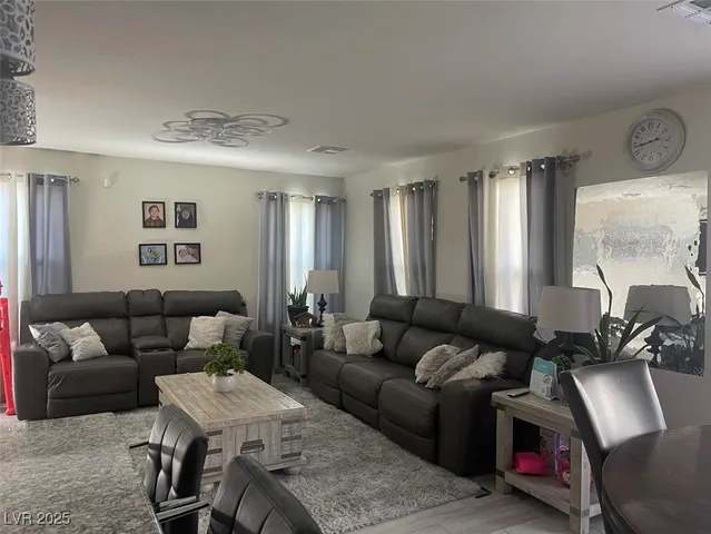 $2,100 | 5045 Bloodhound Street, Las Vegas, NV 89122