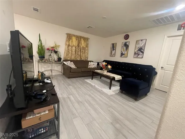 $2,100 | 5045 Bloodhound Street, Las Vegas, NV 89122