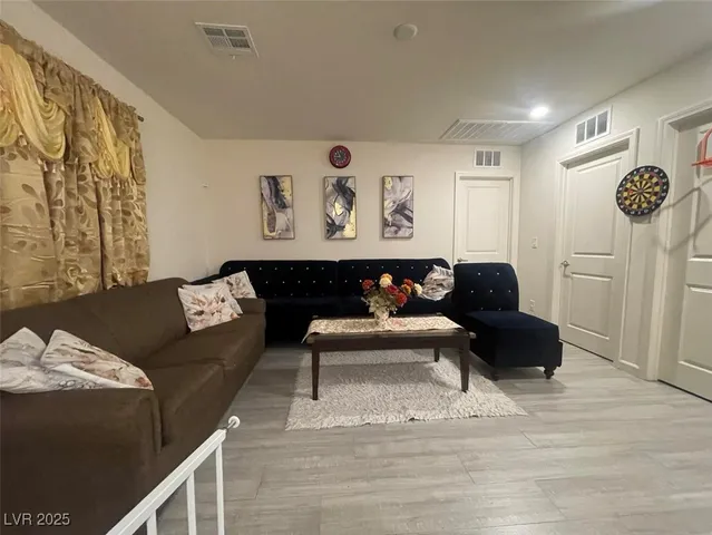 $2,100 | 5045 Bloodhound Street, Las Vegas, NV 89122