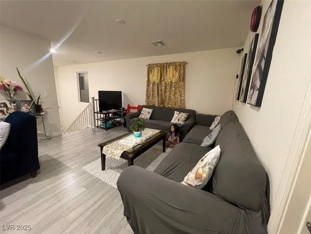 $2,100 | 5045 Bloodhound Street, Las Vegas, NV 89122