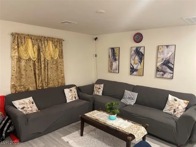 $2,100 | 5045 Bloodhound Street, Las Vegas, NV 89122