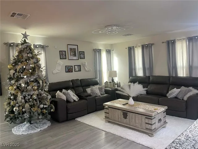 $2,100 | 5045 Bloodhound Street, Las Vegas, NV 89122