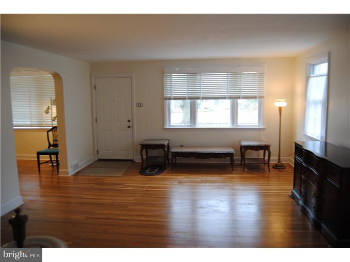 273 Valley View Road Springfield, PA 19064 - Photo 7 of 25 Living Room