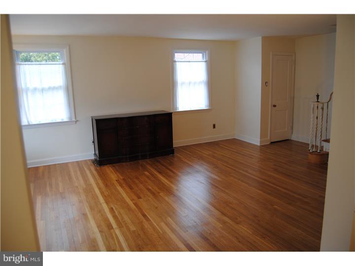 273 Valley View Road Springfield, PA 19064 - Photo 8 of 25 Living Room