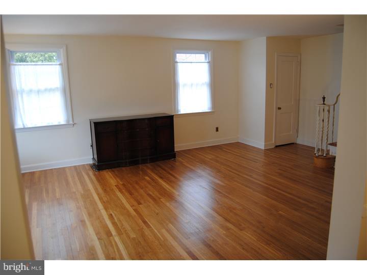273 Valley View Road Springfield, PA 19064 - Photo 9 of 25 Living Room