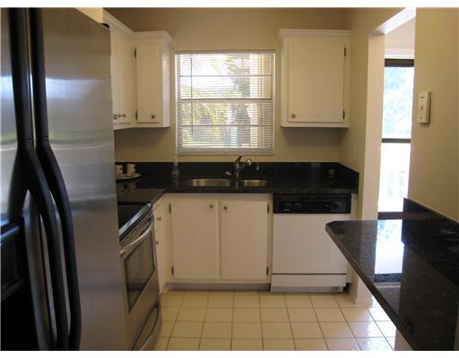 304 Golfview Road, Unit 203 North Palm Beach, FL 33408 - Photo 6 of 29 kitchen