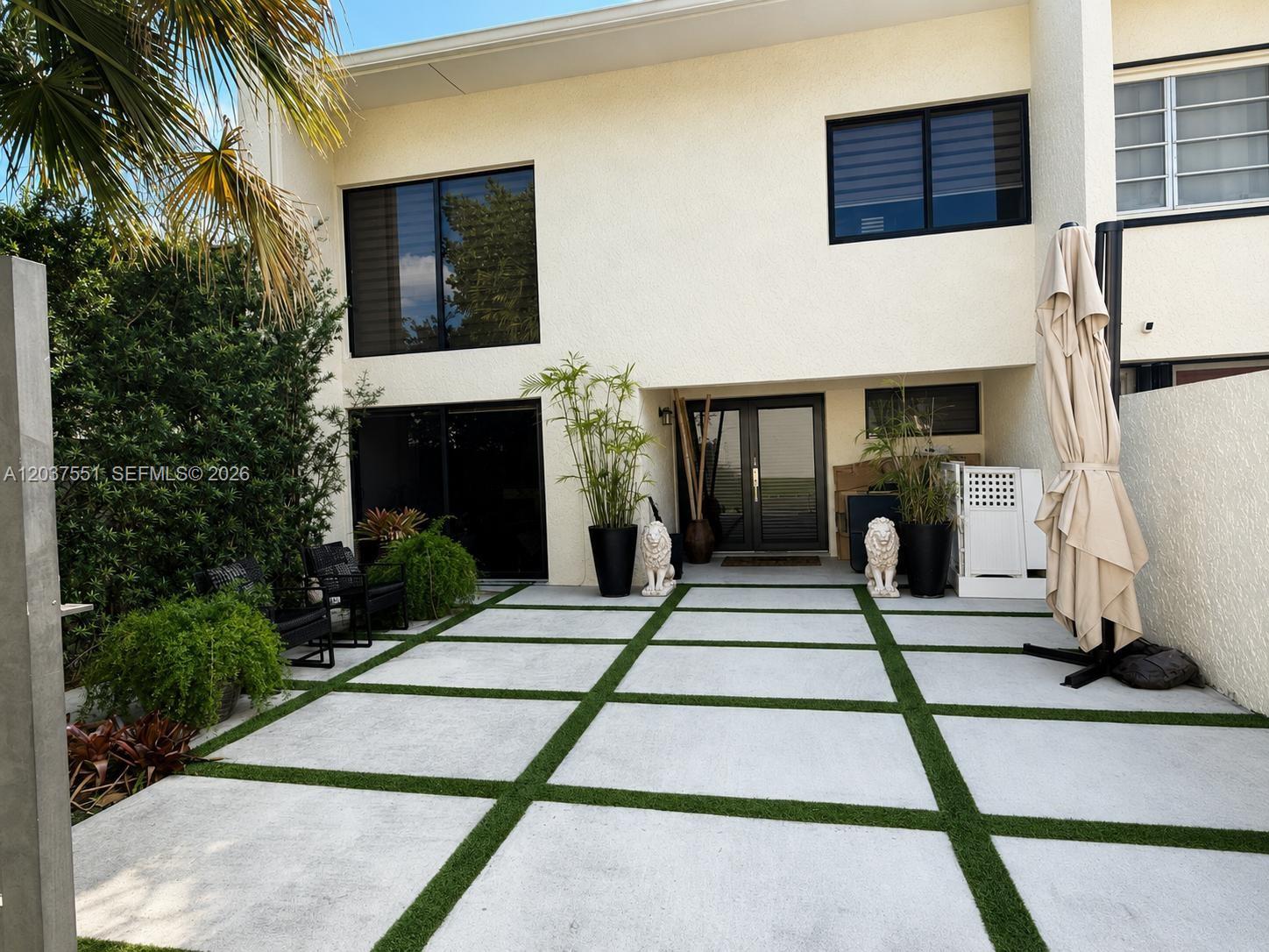 7968 Southwest 105th Place Miami, FL 33173 - Photo 2 of 29