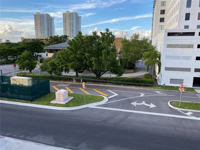 $299,000 | 1900 Diana Drive, Unit 3D, Hallandale Beach, FL 33009